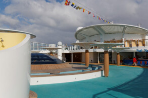 Pool-Deck
