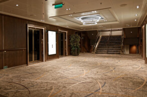 Aufzüge & Treppenhaus