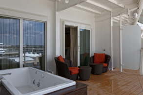 Penthouse Suite 1617