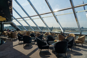 Yacht Club Top Sail Lounge