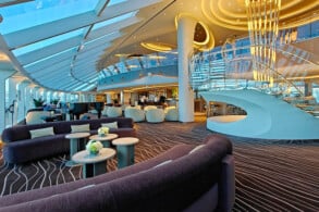 Yacht Club Top Sail Lounge