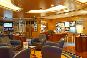 Future Cruise Desk, Business Center