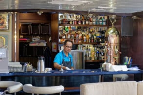 Salon / Restaurant / Bar