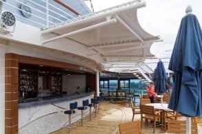 Waves Bar