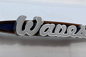Waves Bar
