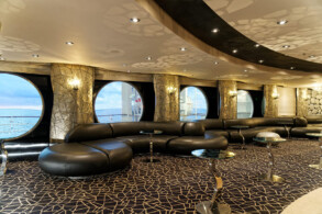 Black & White Lounge