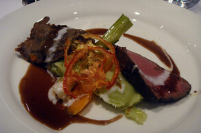 Rinderfilet-Tranche und geschmorte Ochsenbacke
