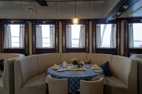 Salon / Restaurant / Bar