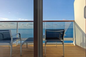 Yacht Club Duplex Suite 16019