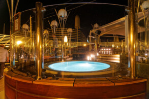Yacht Club Sonnendeck (nachts)