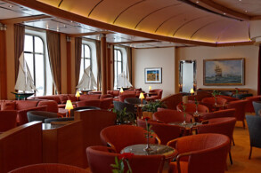 Clipper Lounge