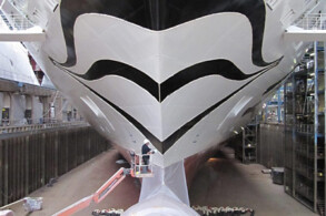 Die Bugbemalung entsteht