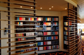AIDA Lounge - Bibliothek