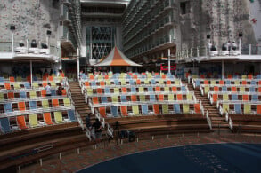 Aqua Theater - Tribüne, kletterwände - Oasis of the Seas