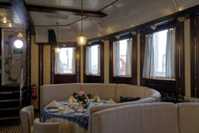 Restaurant / Salon / Bar