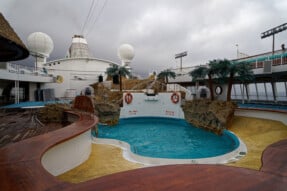 Pool- und Aussendecks