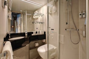 Yacht Club Duplex Suite 16019