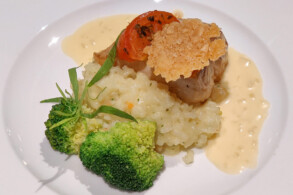 gebackene Butterfischfilet mit Parmesanchip