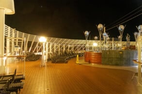 Yacht Club Sonnendeck (nachts)