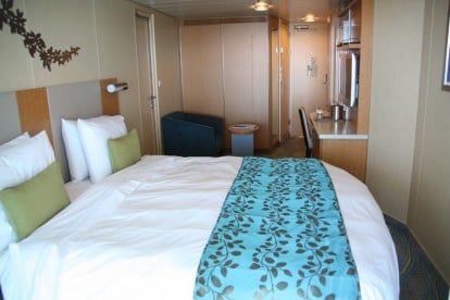 D2 Superior Ocean View Balkonkabine, Blick zur Eingangstür