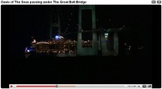 Die Oasis of the Seas passiert die Storebelt-Brücke