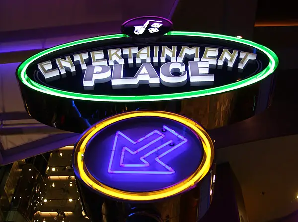 Eine der 7 Neighborhoods: Der Entertainment Place