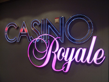 Las-Vegas-Glamour im Royal Casino: bunt, laut, aufregend