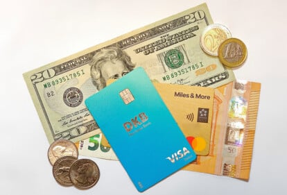 Kreditkarten, Geld, Banknoten, Euro und Dollar