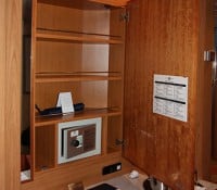 Celebrity Century: großer Safe mit viel Platz