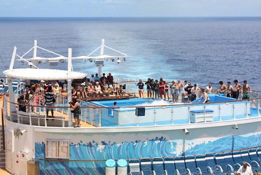 Sehr beliebt: Flowrider auf der Oasis of the Seas