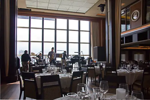 Dinner mit Blick aufs Meer: The Manhattan Room