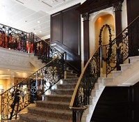 Für spektakuläre Auftritte: Die Haupttreppe im Foyer der Journey