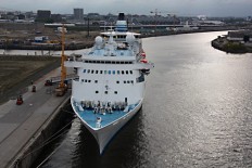 Vorerst aus dem Verkehr gezogen: Delphin Voyager (Bild vom Mai 2010 in Hamburg)