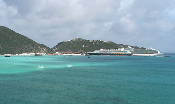 Disney Magic und Liberty of the Seas in Phillipsburg, St. Maarten
