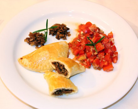 Empanadas mit Tomaten-Salsa