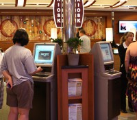 Service-Kiosks an der Rezeption