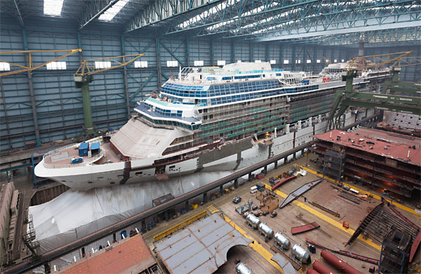Schiffsneubau in der Meyer Werft: Celebrity Silhouette im März 2011 (Bild: Meyer Werft)