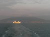 Voyager of the Seas vor dem Vesuv
