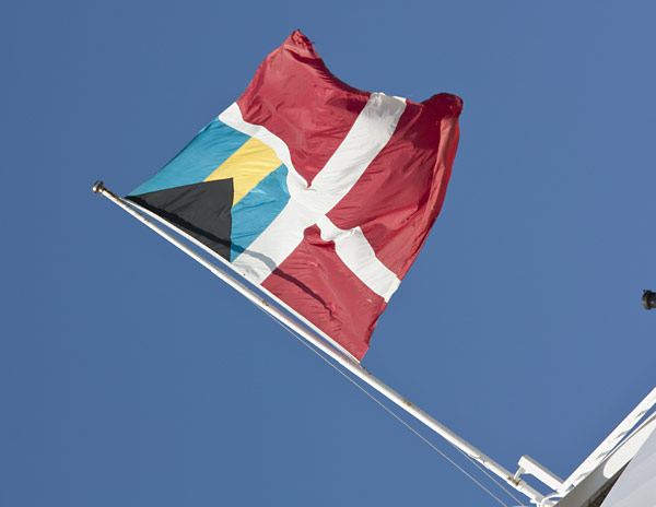 Bei Reedereien beliebt wie keine andere: die Handelsflagge der Bahamas