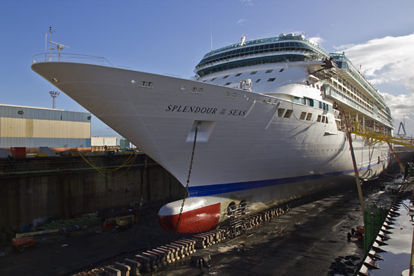 Splendour of the Seas im Trockendock der Navantia-Werft in Cadiz