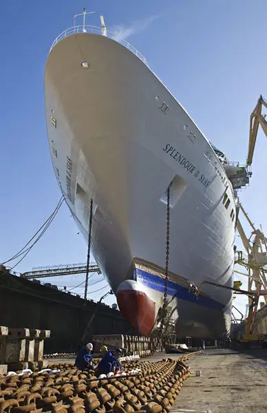 Splendour of the Seas im Trockendock der Navantia-Werft, Cadiz