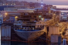 Die verunglückte Costa Concordia beim Abwracken in Genua