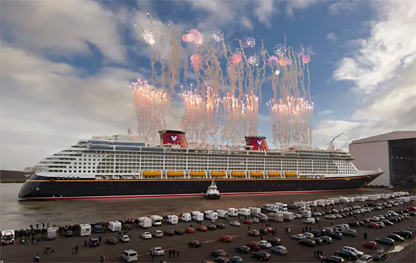 Disney Fantasy in Papenburg ausgedockt (Bild: Disney Cruise Line)