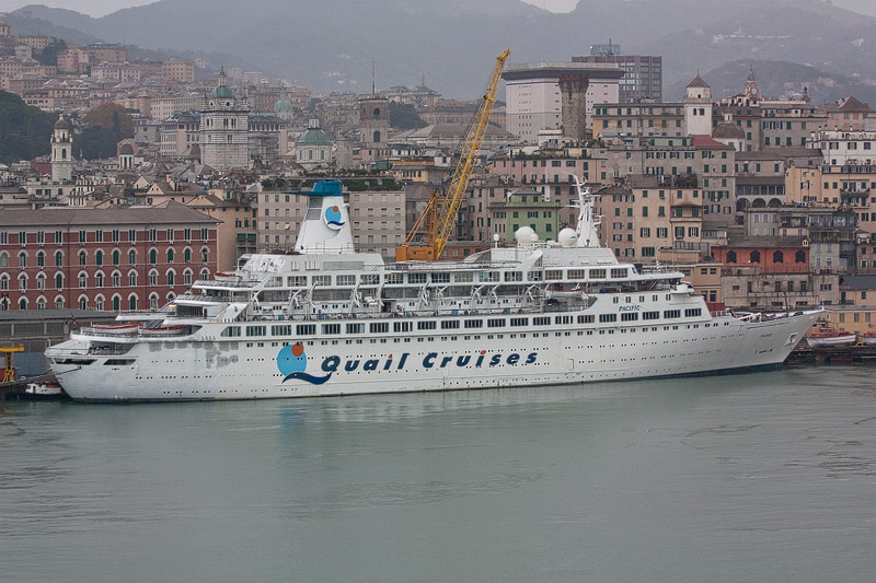 ex Pacific Princess im November 2011 in Genua