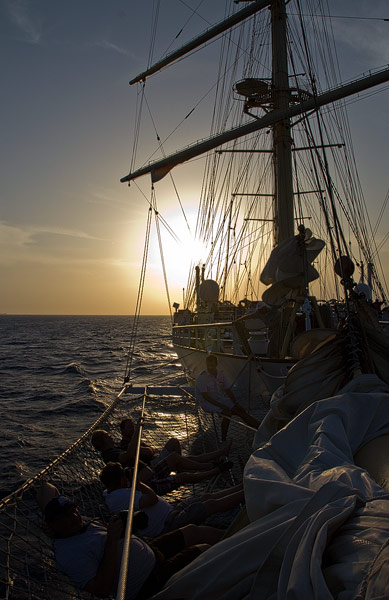 Star Flyer im Sonnenuntergang