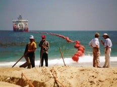 Verlängerungskabel zur Stromversorgung von Kreuzfahrtschiffen - natürlich nicht ... (Bild: Serge Delestaing)