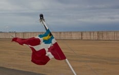 Wüste? Nein, der Hafen von Gijon: "wenige Minuten vom Stadtzentrum entfernt" - mit dem Bus für 15 Euro ...