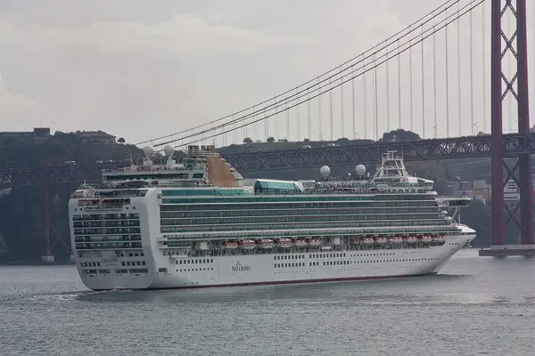 P&O Cruises' Ventura in Lissabon