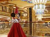 Minnie Mouse posiert für Fotos im Atrium