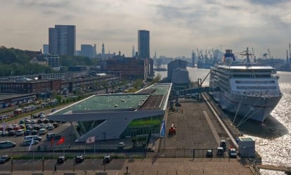 Parken am Kreuzfahrt-Terminal Hamburg-Altona